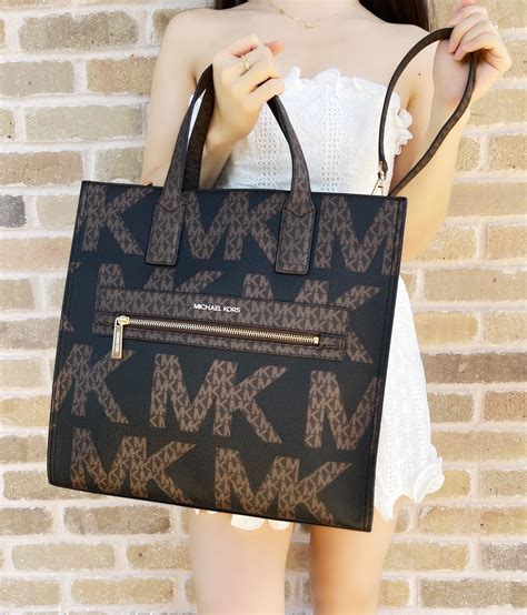 michael kors lg tote bag|Michael Kors large shopper tote.